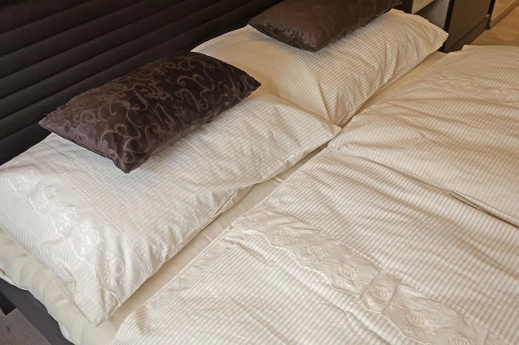 Piu Trendy Rooms-1